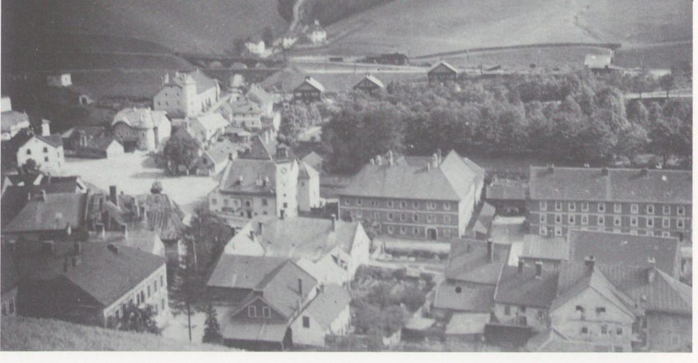 Blick über das Zentrum des Marktes Vordernberg, links am Bildrand das Radwerk IV
